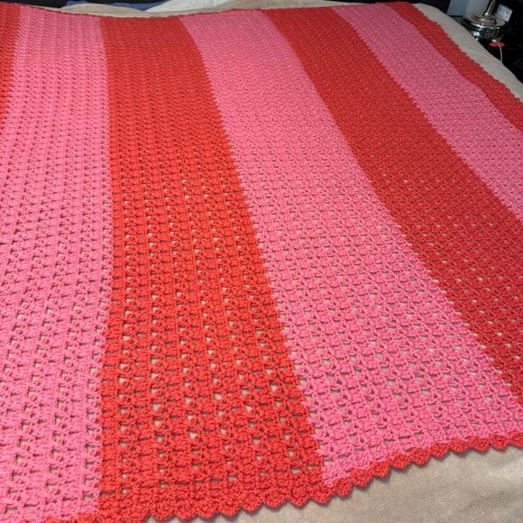 Cozy and extremely soft  handmade lap afghan or girls blanket in pink and light - Picture 5 of 7